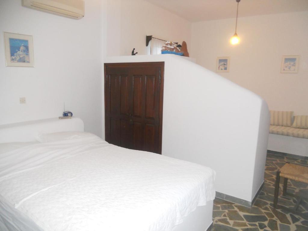 Villa Ostria Kamari  Room photo